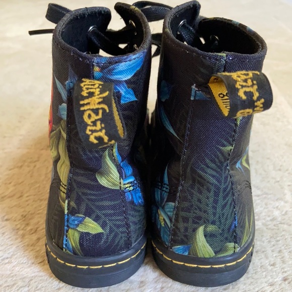 Dr. Martens Hawaiian Hackney - Picture 5 of 16